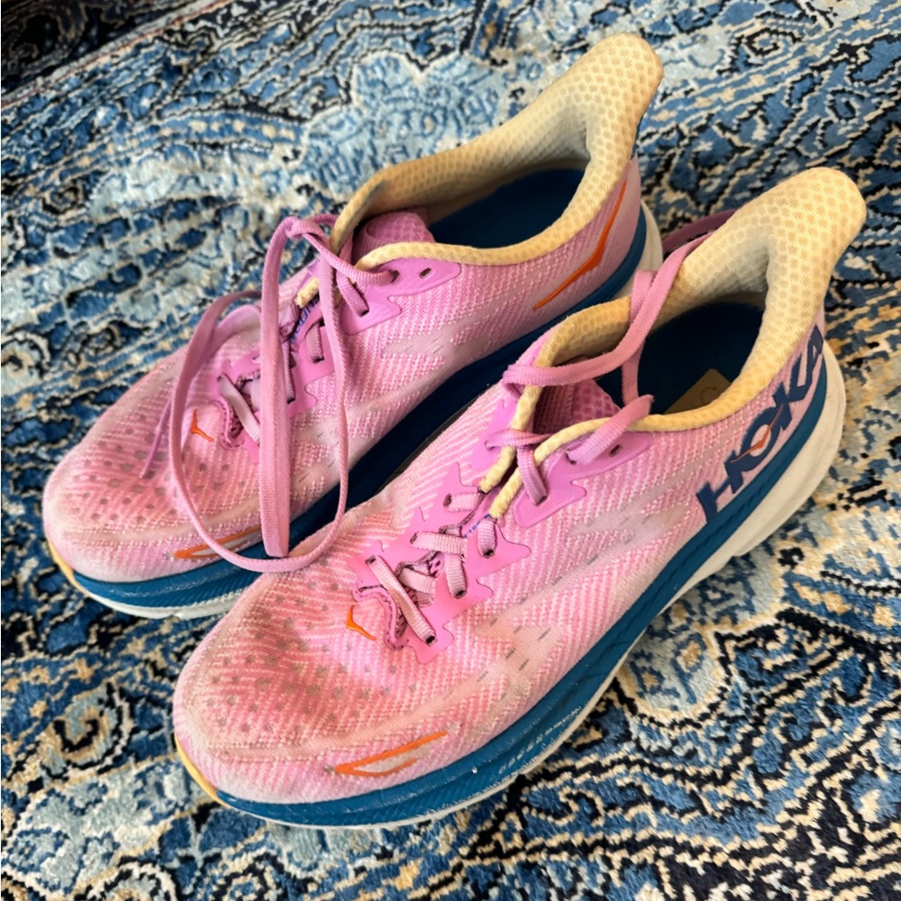 Hoka Clifton size 9